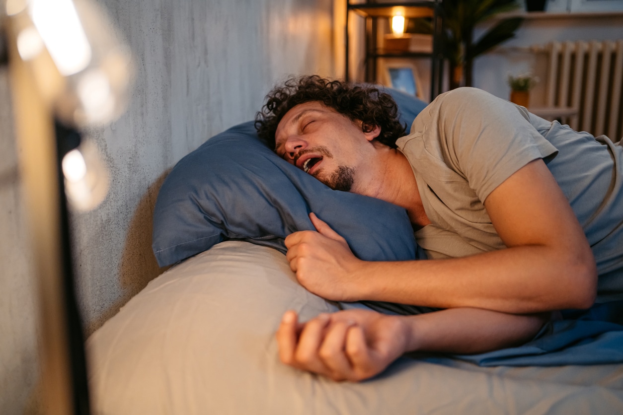 Man sleeps with mouth open